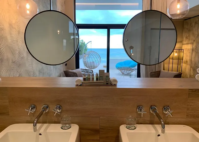Playa Grande By Tropical (adults Only) Hotel Gavà